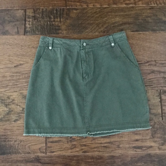 OLIVE GREEN MINISKIRT - Picture 1 of 7